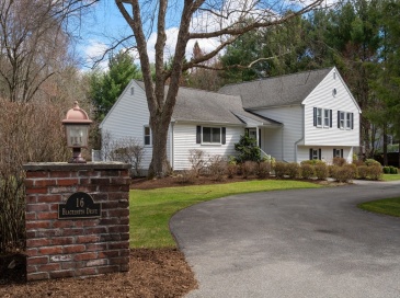 16 Blacksmith Dr, Medfield, Massachusetts, 3 Bedrooms Bedrooms, 10 Rooms Rooms,2.5 BathroomsBathrooms,Residential,For Sale,Blacksmith Dr,73497982