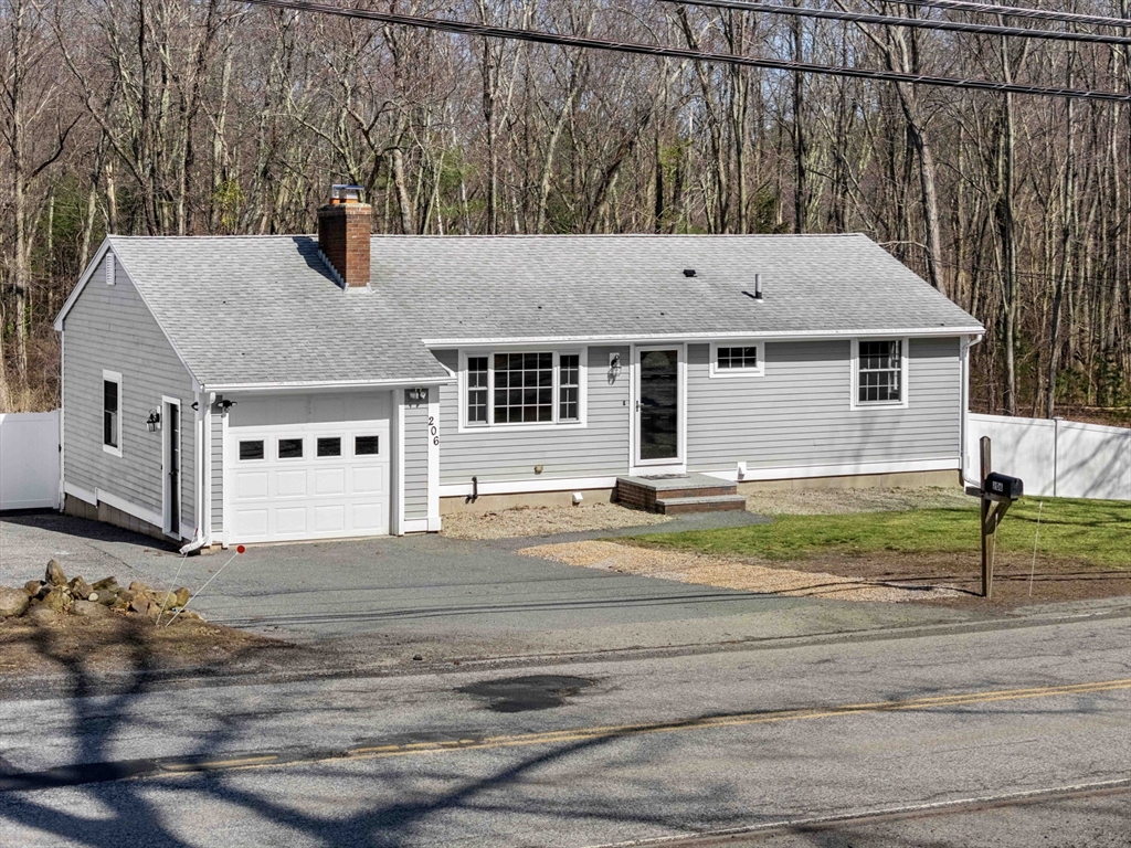 206 Dale Street, North Andover, Massachusetts, 3 Bedrooms Bedrooms, 7 Rooms Rooms,1.5 BathroomsBathrooms,Residential,For Sale,Dale Street,73494347