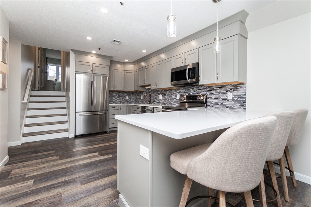 4 Duck Pond Road, Beverly, Massachusetts, 2 Bedrooms Bedrooms, 5 Rooms Rooms,2 BathroomsBathrooms,Residential,For Sale,Duck Pond Road,73498478