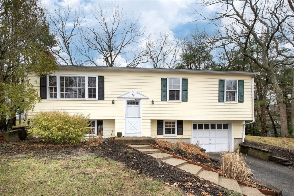 95 Blackmount Drive, Marshfield, Massachusetts, 3 Bedrooms Bedrooms, 6 Rooms Rooms,1 BathroomBathrooms,Residential,For Sale,Blackmount Drive,73496944