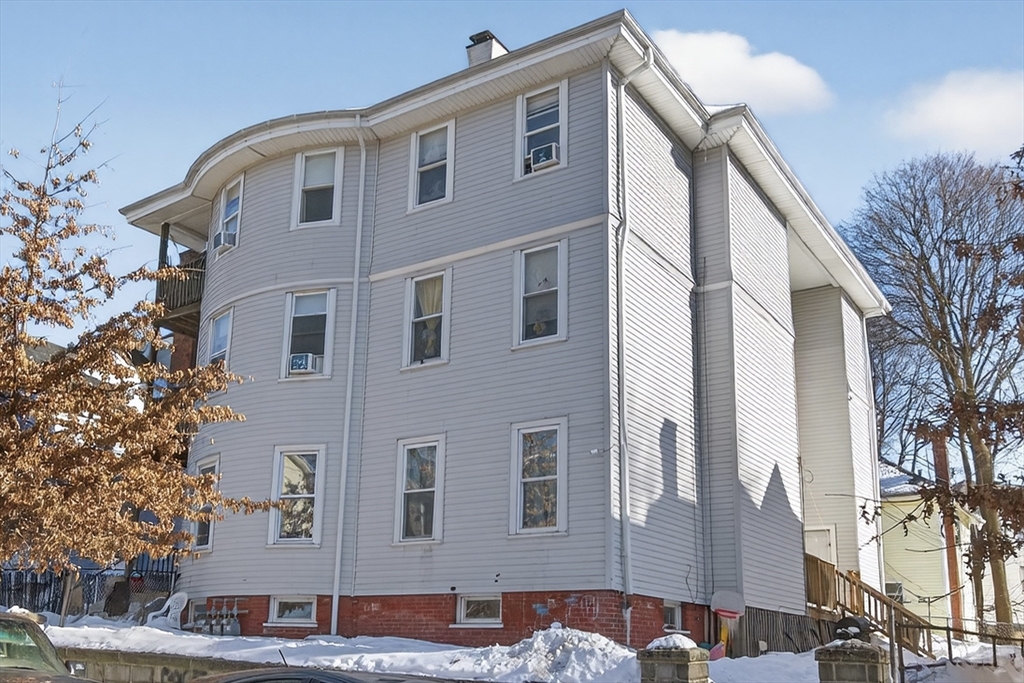19 Woodbine St, Worcester, Massachusetts, 9 Bedrooms Bedrooms, 15 Rooms Rooms,3 BathroomsBathrooms,Residential Income,For Sale,Woodbine St,73485731