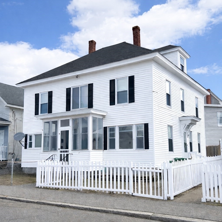 43 -45 Exeter St, Lowell, Massachusetts, 6 Bedrooms Bedrooms, 10 Rooms Rooms,2 BathroomsBathrooms,Residential Income,For Sale,Exeter St,73496016