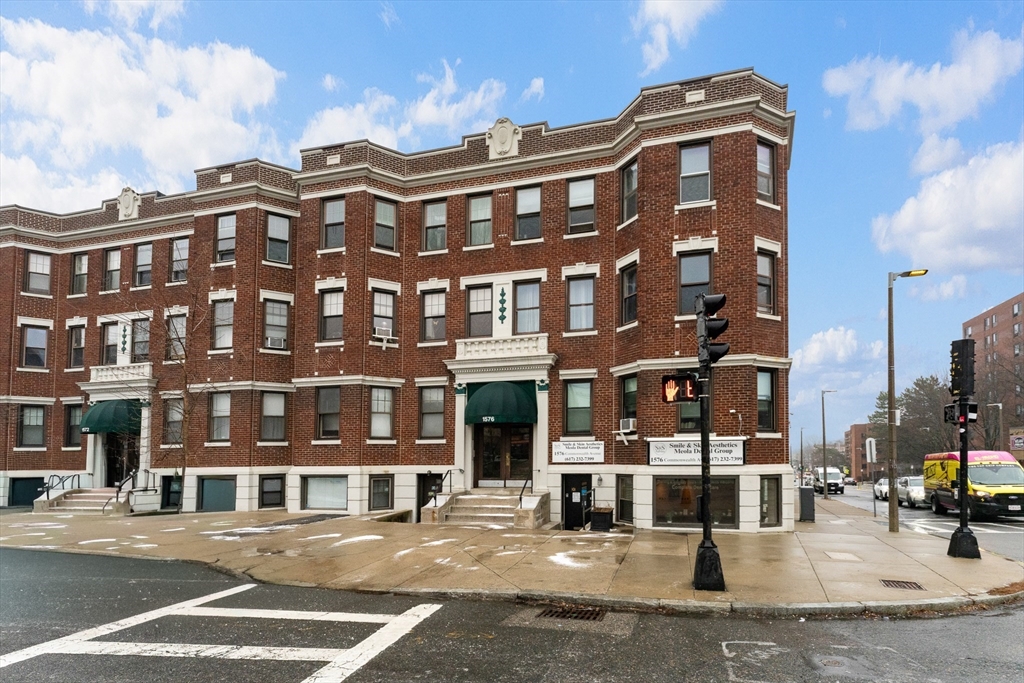 1576 Commonwealth Ave, Boston, Massachusetts, 1 Bedroom Bedrooms, 4 Rooms Rooms,1 BathroomBathrooms,Residential,For Sale,Commonwealth Ave,73490377