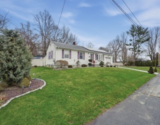 572 Bartlett Street, Acushnet, Massachusetts, 3 Bedrooms Bedrooms, 7 Rooms Rooms,2 BathroomsBathrooms,Residential,For Sale,Bartlett Street,73500426