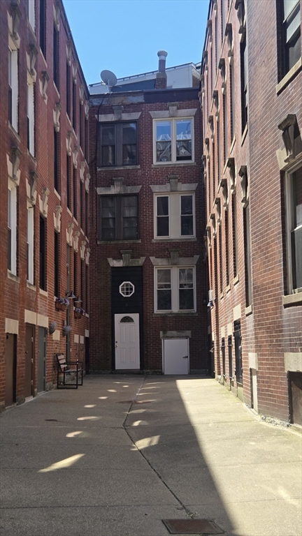 3 Holden Court, Boston, Massachusetts, 6 Bedrooms Bedrooms, 12 Rooms Rooms,3 BathroomsBathrooms,Residential Income,For Sale,Holden Court,73514775