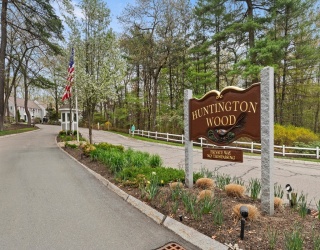 4203 Woodbridge Rd, Peabody, Massachusetts, 2 Bedrooms Bedrooms, 5 Rooms Rooms,1.5 BathroomsBathrooms,Residential,For Sale,Woodbridge Rd,73514759