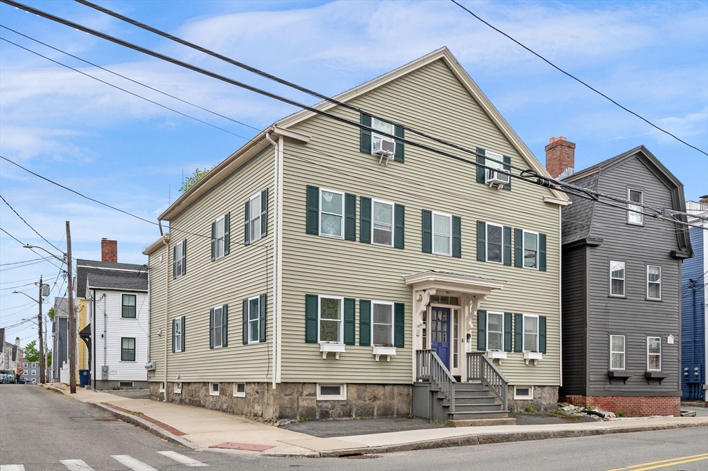 33 Essex St, Salem, Massachusetts, 1 Bedroom Bedrooms, 4 Rooms Rooms,1 BathroomBathrooms,Residential,For Sale,Essex St,73514785
