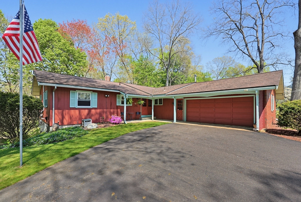 21 Daggett Road, Attleboro, Massachusetts, 5 Bedrooms Bedrooms, 9 Rooms Rooms,3 BathroomsBathrooms,Residential,For Sale,Daggett Road,73514747