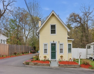 366 Mount Wayte Ave, Framingham, Massachusetts, 3 Bedrooms Bedrooms, 5 Rooms Rooms,2 BathroomsBathrooms,Residential,For Sale,Mount Wayte Ave,73514745