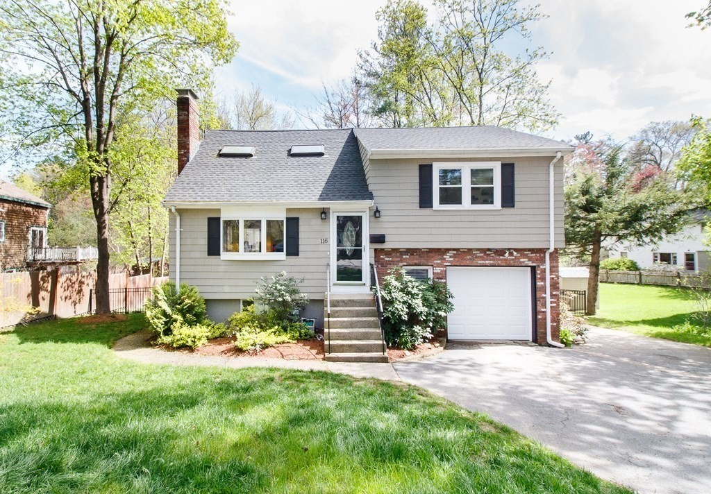 116 Manor Ave, Wellesley, Massachusetts, 3 Bedrooms Bedrooms, 6 Rooms Rooms,3 BathroomsBathrooms,Residential Lease,For Rent,Manor Ave,73515038