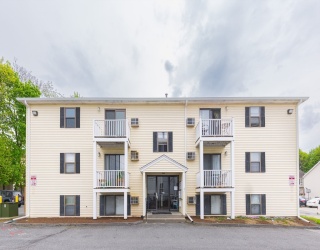 15 Houghton St, Worcester, Massachusetts, 2 Bedrooms Bedrooms, 4 Rooms Rooms,1 BathroomBathrooms,Residential Lease,For Rent,Houghton St,73515040