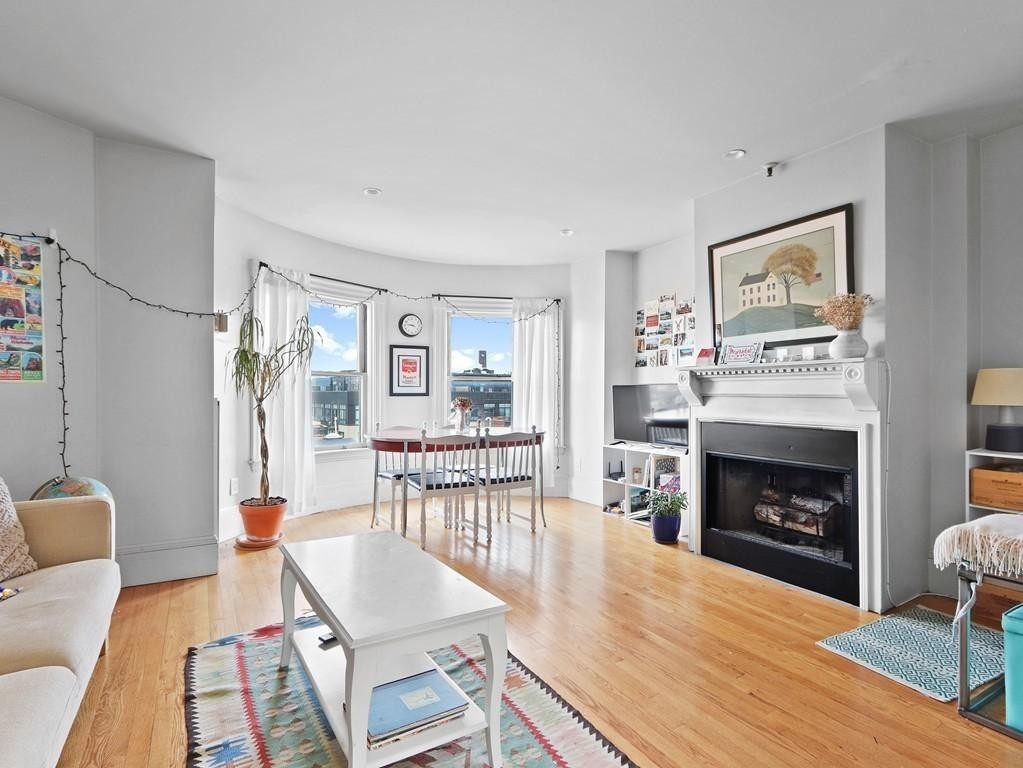 492 Massachusetts Ave, Boston, Massachusetts, 3 Bedrooms Bedrooms, 5 Rooms Rooms,1 BathroomBathrooms,Residential Lease,For Rent,Massachusetts Ave,73515059