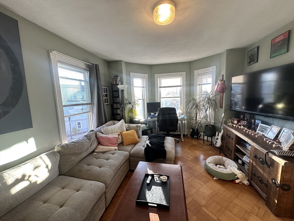 69 Partridge Ave, Somerville, Massachusetts, 4 Bedrooms Bedrooms, 6 Rooms Rooms,1 BathroomBathrooms,Residential Lease,For Rent,Partridge Ave,73514796