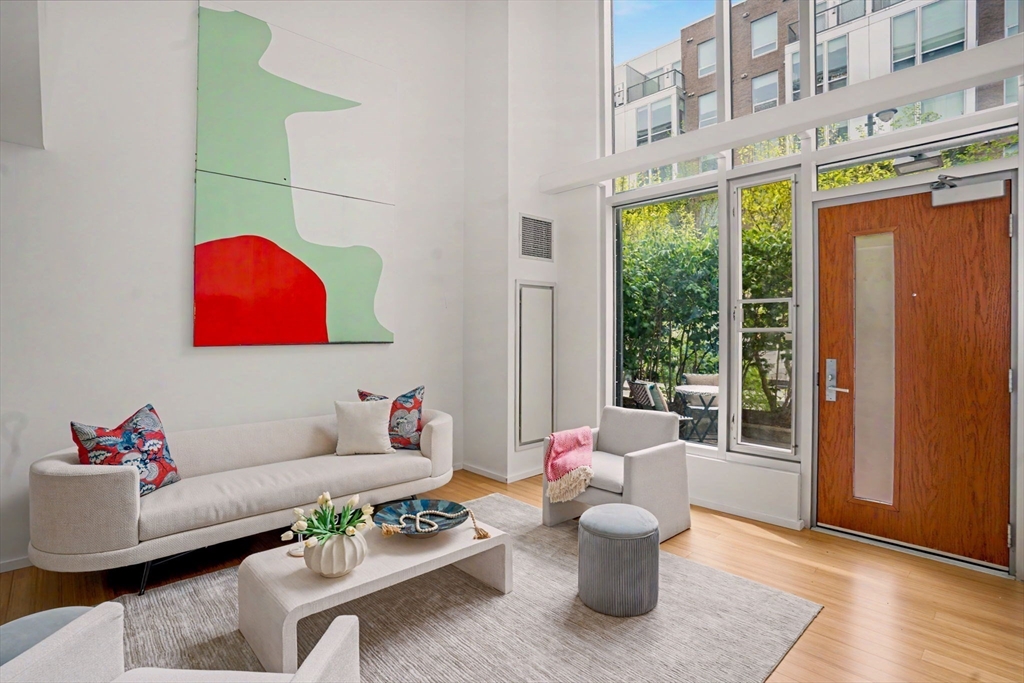 1 Earhart St, Cambridge, Massachusetts, 1 Bedroom Bedrooms, 4 Rooms Rooms,1.5 BathroomsBathrooms,Residential,For Sale,Earhart St,73514787