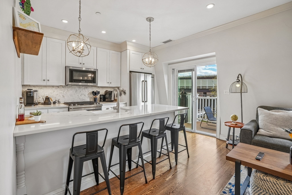 31 Brighton St, Boston, Massachusetts, 2 Bedrooms Bedrooms, 4 Rooms Rooms,1 BathroomBathrooms,Residential,For Sale,Brighton St,73514826