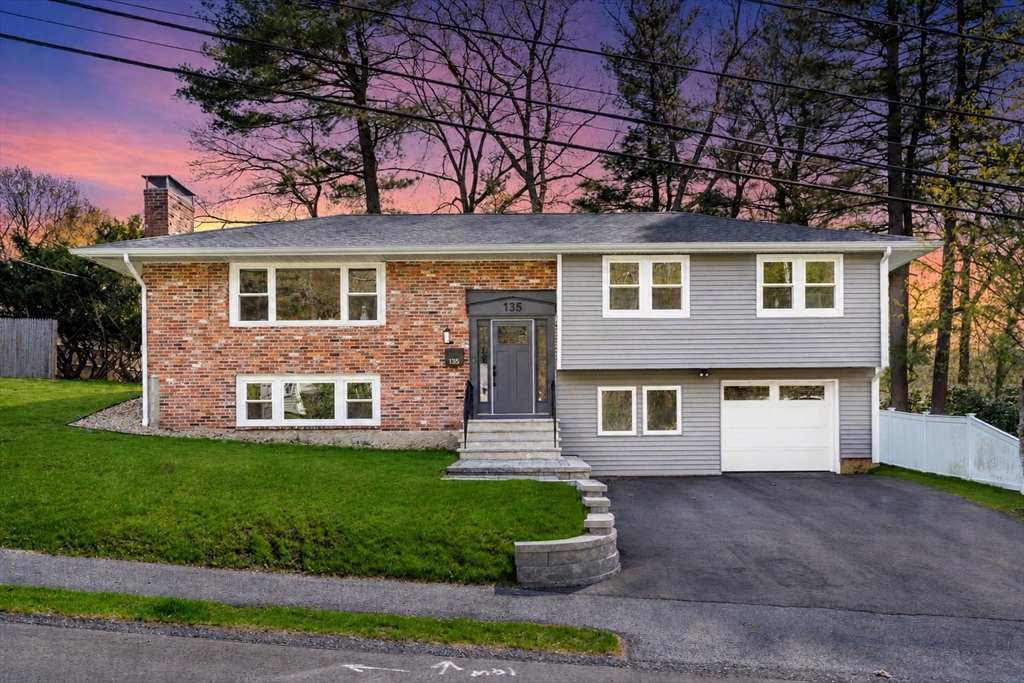135 Booth Rd, Dedham, Massachusetts, 4 Bedrooms Bedrooms, 9 Rooms Rooms,2 BathroomsBathrooms,Residential Lease,For Rent,Booth Rd,73514827