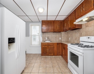 18 Chestnut St, Everett, Massachusetts, 2 Bedrooms Bedrooms, 5 Rooms Rooms,1 BathroomBathrooms,Residential Lease,For Rent,Chestnut St,73514833