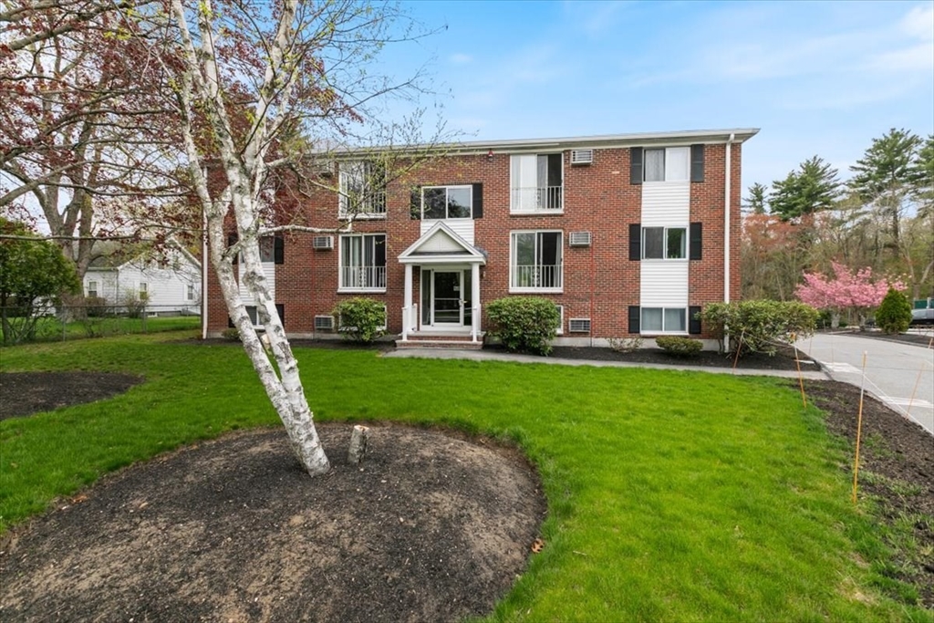 25 Clark's Road, Amesbury, Massachusetts, 2 Bedrooms Bedrooms, 4 Rooms Rooms,1 BathroomBathrooms,Residential,For Sale,Clark's Road,73514841