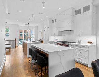 561 East Broadway, Boston, Massachusetts, 3 Bedrooms Bedrooms, 6 Rooms Rooms,3.5 BathroomsBathrooms,Residential,For Sale,East Broadway,73514849