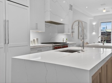 559 East Broadway, Boston, Massachusetts, 3 Bedrooms Bedrooms, 6 Rooms Rooms,3.5 BathroomsBathrooms,Residential,For Sale,East Broadway,73514849