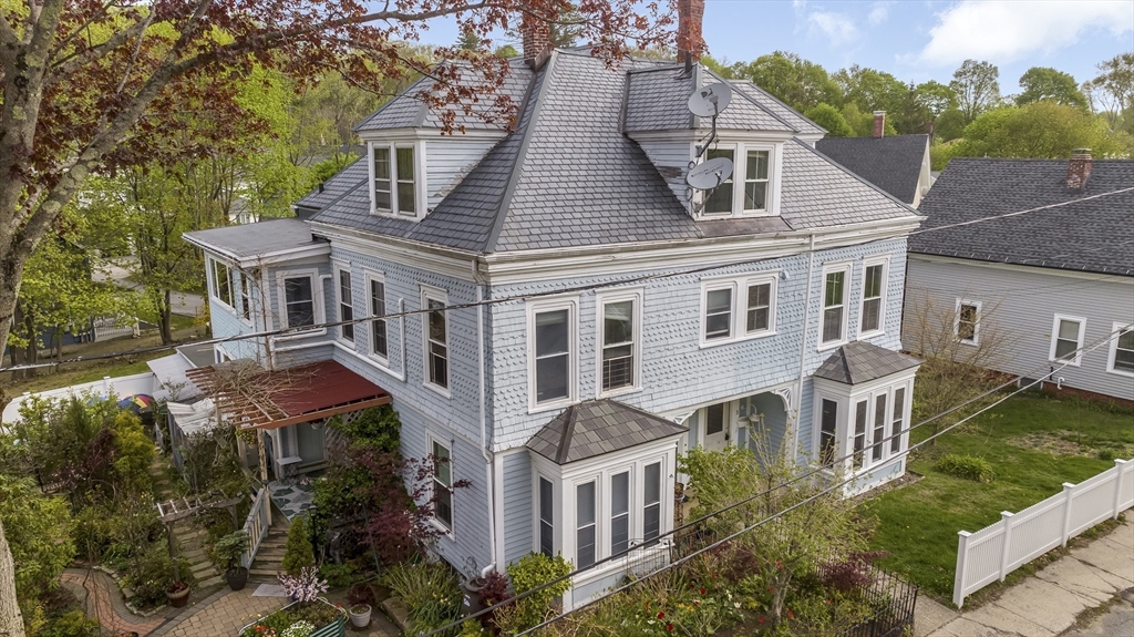 3 Lake Ave, Amesbury, Massachusetts, 4 Bedrooms Bedrooms, 7 Rooms Rooms,3 BathroomsBathrooms,Residential,For Sale,Lake Ave,73514861