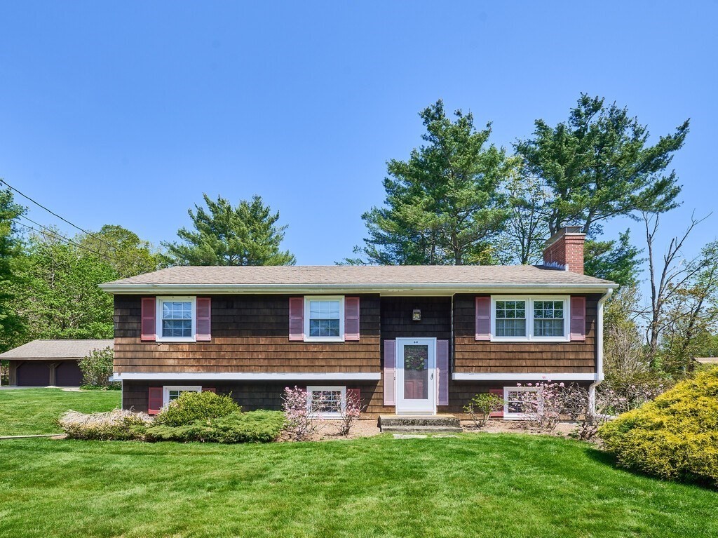 841 Dennison Dr, Southbridge, Massachusetts, 3 Bedrooms Bedrooms, 6 Rooms Rooms,2 BathroomsBathrooms,Residential,For Sale,Dennison Dr,73515076