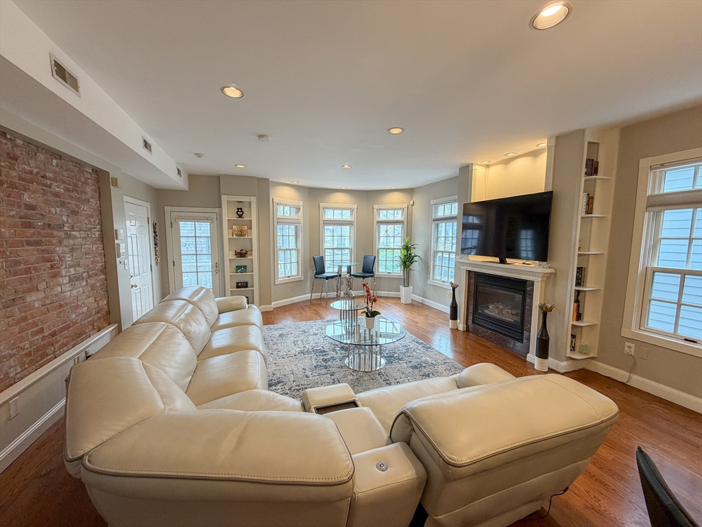 11 Gardner Road, Cambridge, Massachusetts, 2 Bedrooms Bedrooms, 6 Rooms Rooms,2.5 BathroomsBathrooms,Residential Lease,For Rent,Gardner Road,73514878