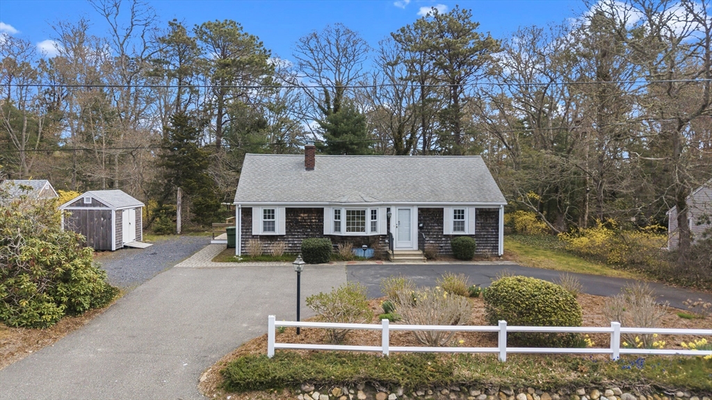 84 Hinckley Cir, Barnstable, Massachusetts, 3 Bedrooms Bedrooms, 5 Rooms Rooms,1.5 BathroomsBathrooms,Residential,For Sale,Hinckley Cir,73514737