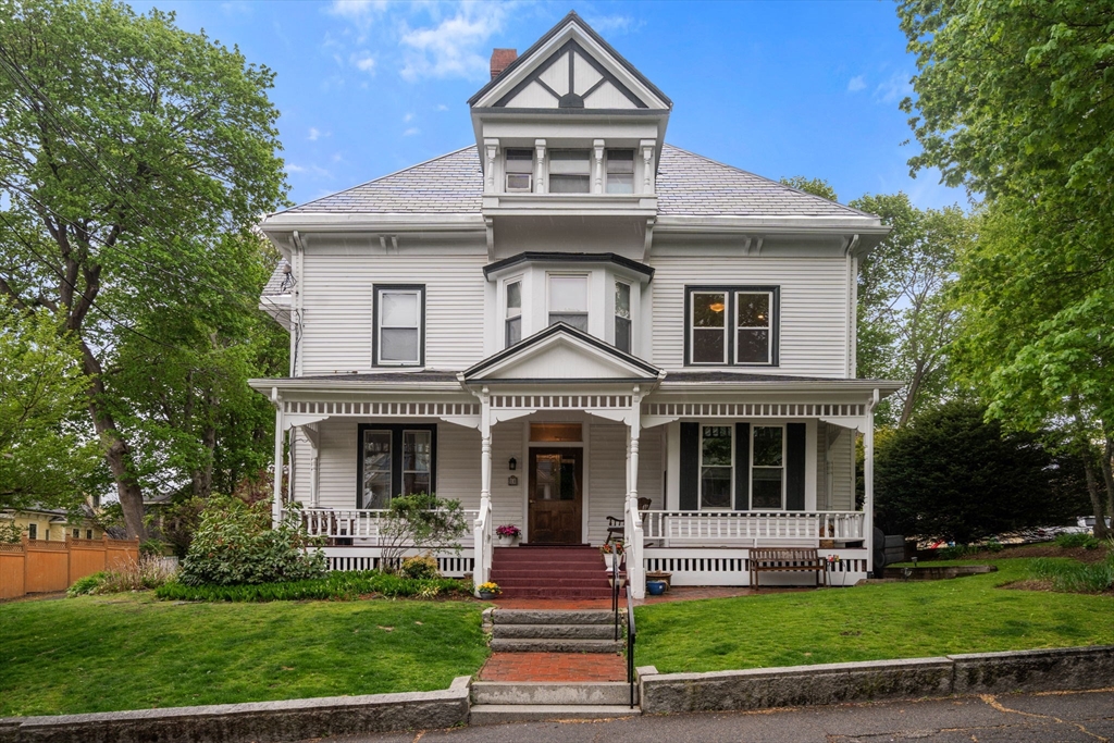 14 Center St, Watertown, Massachusetts, 4 Bedrooms Bedrooms, 7 Rooms Rooms,2.5 BathroomsBathrooms,Residential,For Sale,Center St,73514913