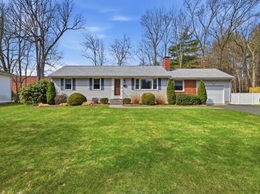 64 Brookwood Dr, Longmeadow, Massachusetts, 3 Bedrooms Bedrooms, 7 Rooms Rooms,2 BathroomsBathrooms,Residential,For Sale,Brookwood Dr,73492289