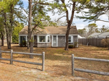 178 Shad Hole Rd, Dennis, Massachusetts, 2 Bedrooms Bedrooms, 5 Rooms Rooms,1 BathroomBathrooms,Residential,For Sale,Shad Hole Rd,73501689