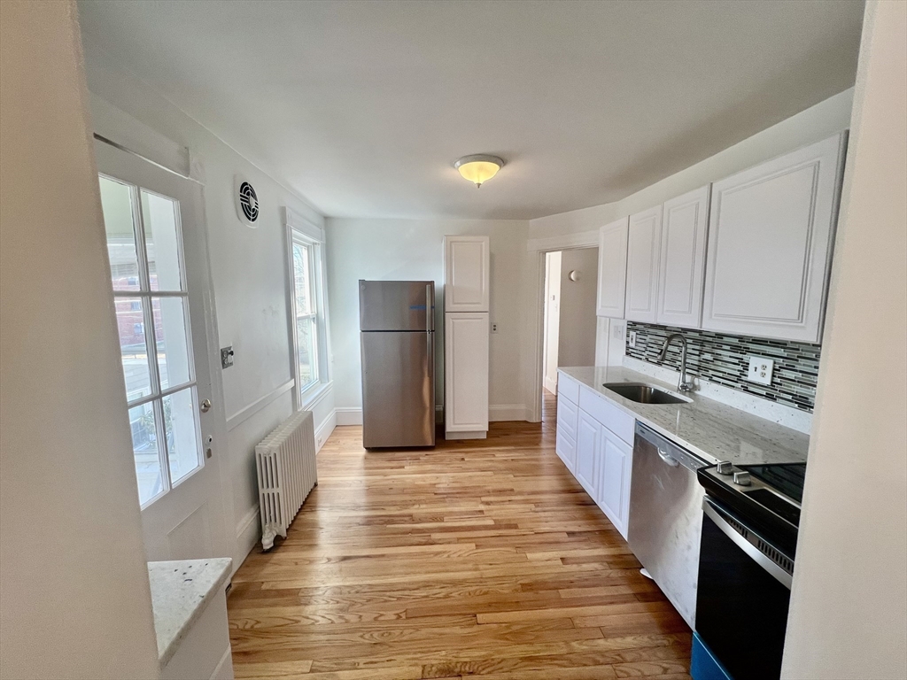 50 Pond St, Waltham, Massachusetts, 3 Bedrooms Bedrooms, 8 Rooms Rooms,1 BathroomBathrooms,Residential Lease,For Rent,Pond St,73489784