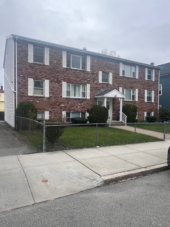 33 Linden Street, Fall River, Massachusetts, 2 Bedrooms Bedrooms, 4 Rooms Rooms,1 BathroomBathrooms,Residential Lease,For Rent,Linden Street,73500866