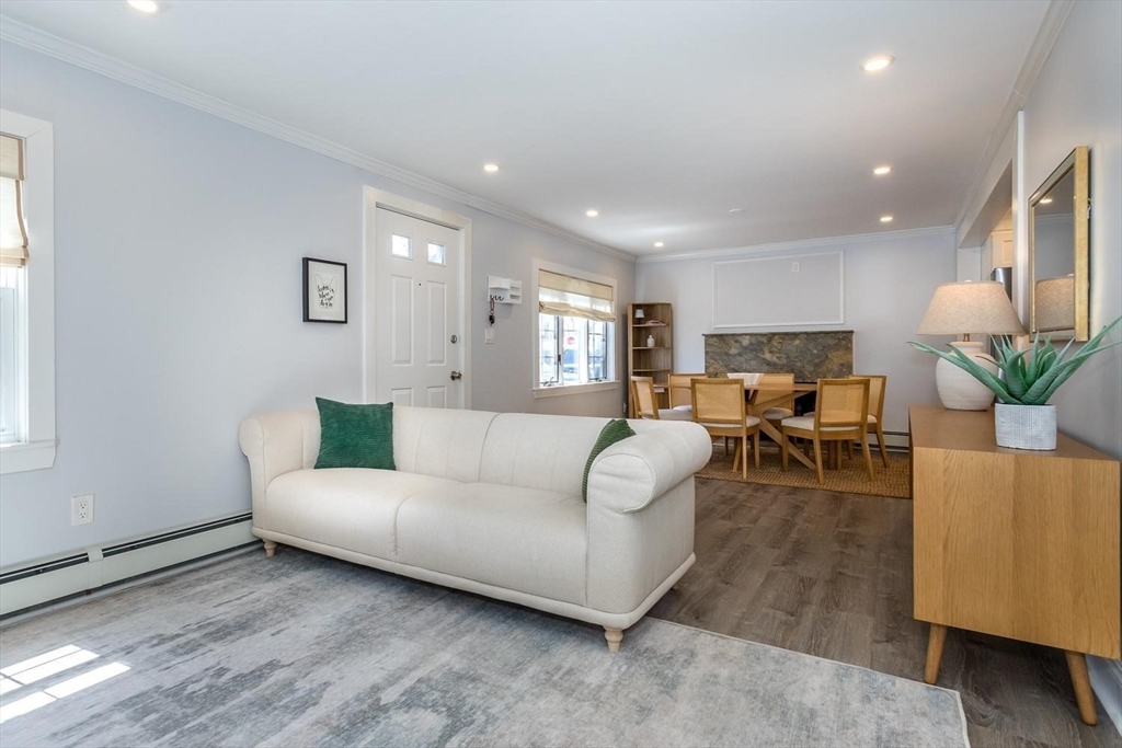39 Birchcroft Rd, Canton, Massachusetts, 4 Bedrooms Bedrooms, 7 Rooms Rooms,2 BathroomsBathrooms,Residential,For Sale,Birchcroft Rd,73505199