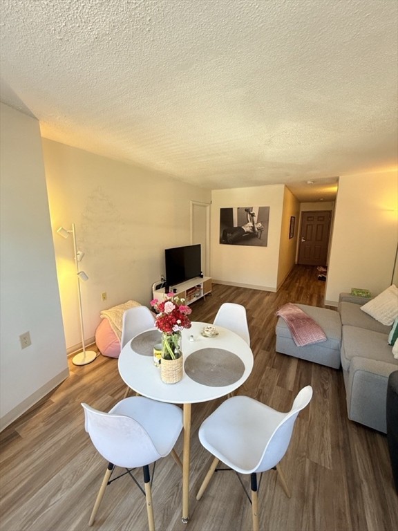 78 Westland Avenue, Boston, Massachusetts, 2 Bedrooms Bedrooms, 5 Rooms Rooms,1 BathroomBathrooms,Residential Lease,For Rent,Westland Avenue,73514996