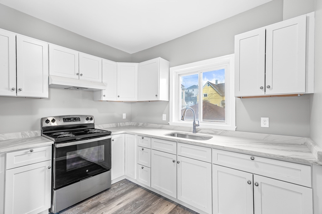 712-722 Eastern Ave, Fall River, Massachusetts, 2 Bedrooms Bedrooms, 4 Rooms Rooms,1 BathroomBathrooms,Residential Lease,For Rent,Eastern Ave,73515020
