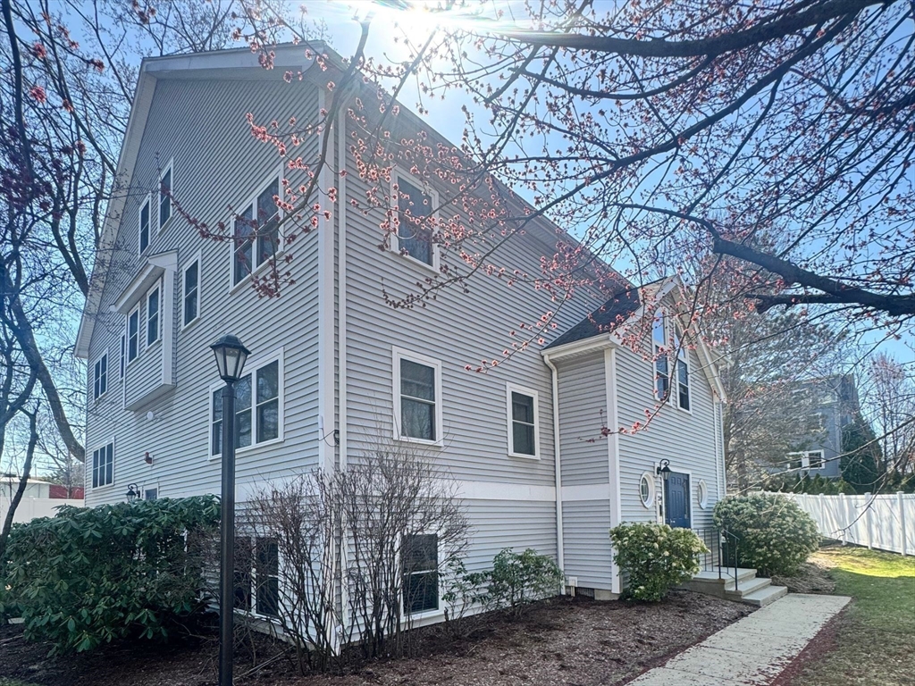 214 Florence St, Boston, Massachusetts, 3 Bedrooms Bedrooms, 5 Rooms Rooms,1.5 BathroomsBathrooms,Residential,For Sale,Florence St,73515166