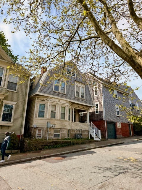 108 School St, New Bedford, Massachusetts, 4 Bedrooms Bedrooms, 10 Rooms Rooms,2 BathroomsBathrooms,Residential Income,For Sale,School St,73515185
