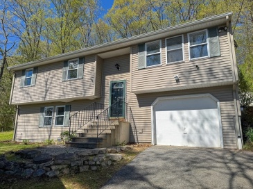 177 Gore Rd, Webster, Massachusetts, 3 Bedrooms Bedrooms, 6 Rooms Rooms,1.5 BathroomsBathrooms,Residential,For Sale,Gore Rd,73515192