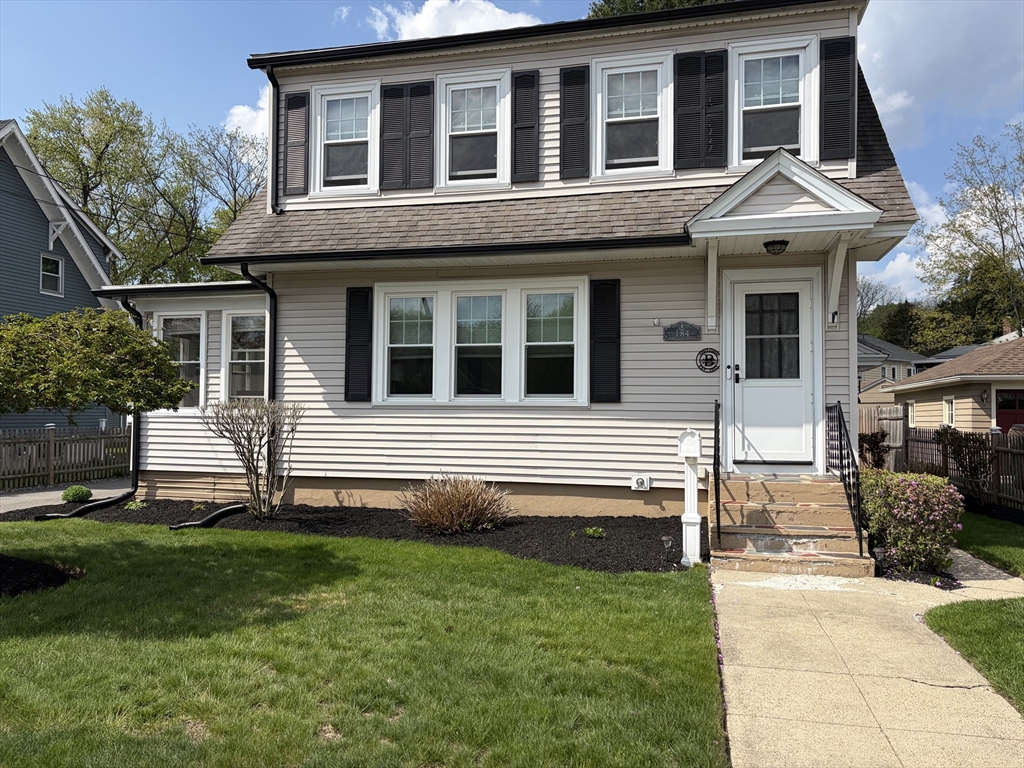 184 North Main St, Leominster, Massachusetts, 3 Bedrooms Bedrooms, 6 Rooms Rooms,1.5 BathroomsBathrooms,Residential,For Sale,North Main St,73515193