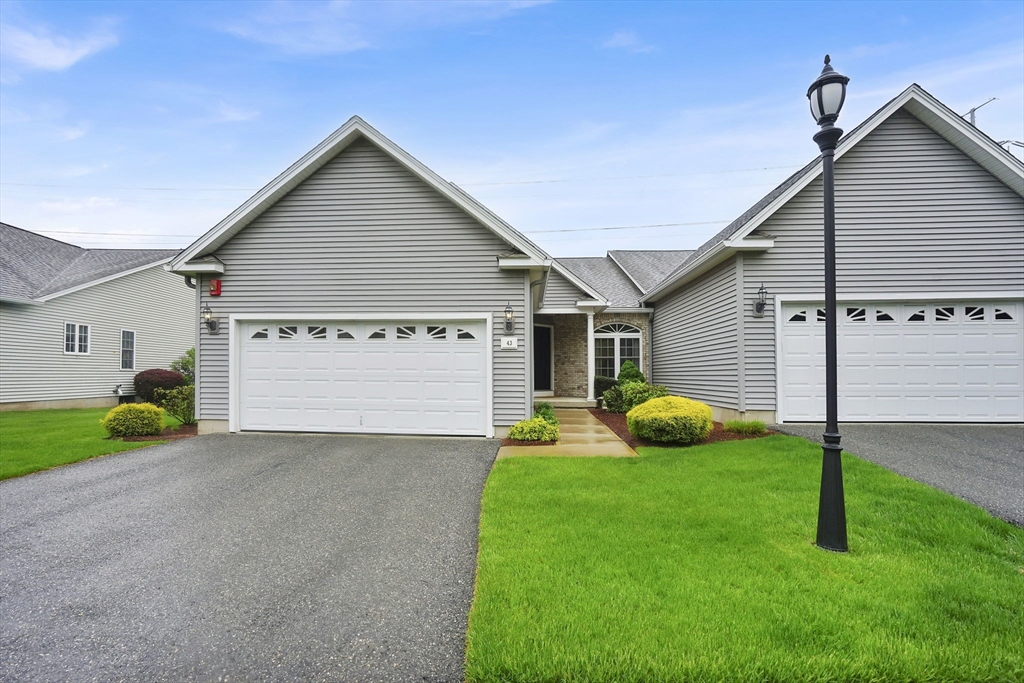 43 Gibson Way, West Springfield, Massachusetts, 2 Bedrooms Bedrooms, 4 Rooms Rooms,2 BathroomsBathrooms,Residential,For Sale,Gibson Way,73515196