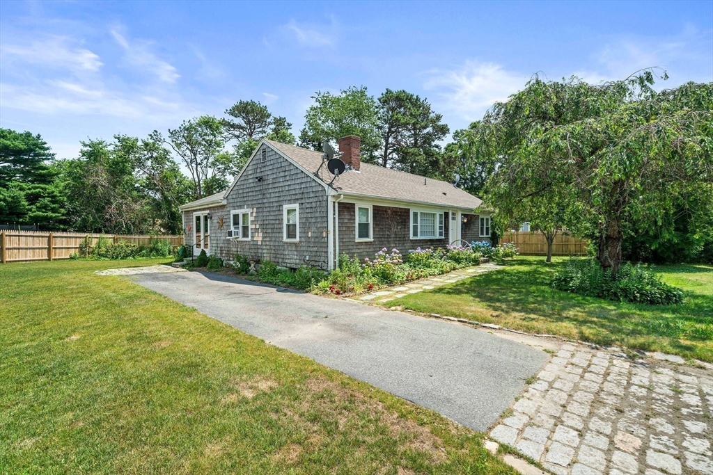 4 Thach, Barnstable, Massachusetts, 3 Bedrooms Bedrooms, 6 Rooms Rooms,1.5 BathroomsBathrooms,Residential,For Sale,Thach,73515199