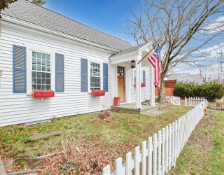260 State Road, Dartmouth, Massachusetts, 3 Bedrooms Bedrooms, 6 Rooms Rooms,1 BathroomBathrooms,Residential,For Sale,State Road,73515213