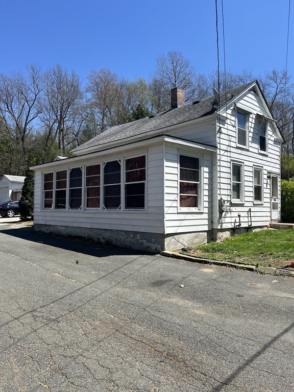 69 Ross Ave, Ware, Massachusetts, 2 Bedrooms Bedrooms, 4 Rooms Rooms,1 BathroomBathrooms,Residential,For Sale,Ross Ave,73515208
