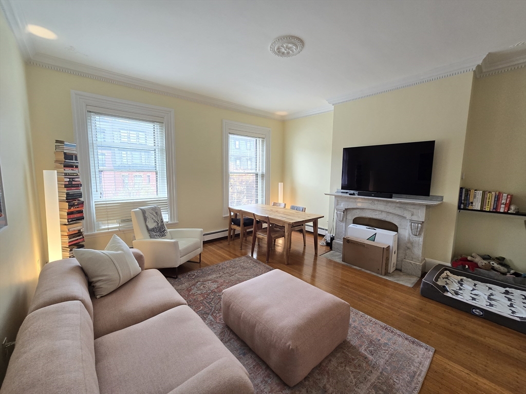 313 Beacon St, Boston, Massachusetts, 1 Bedroom Bedrooms, 3 Rooms Rooms,1 BathroomBathrooms,Residential Lease,For Rent,Beacon St,73515229