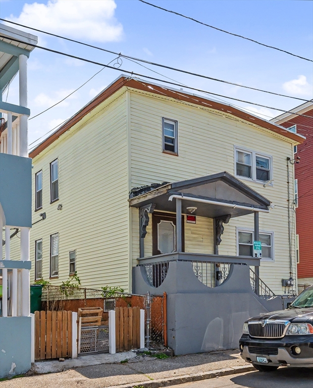 18 Pleasant St, Lowell, Massachusetts, 5 Bedrooms Bedrooms, 11 Rooms Rooms,2 BathroomsBathrooms,Residential Income,For Sale,Pleasant St,73515110
