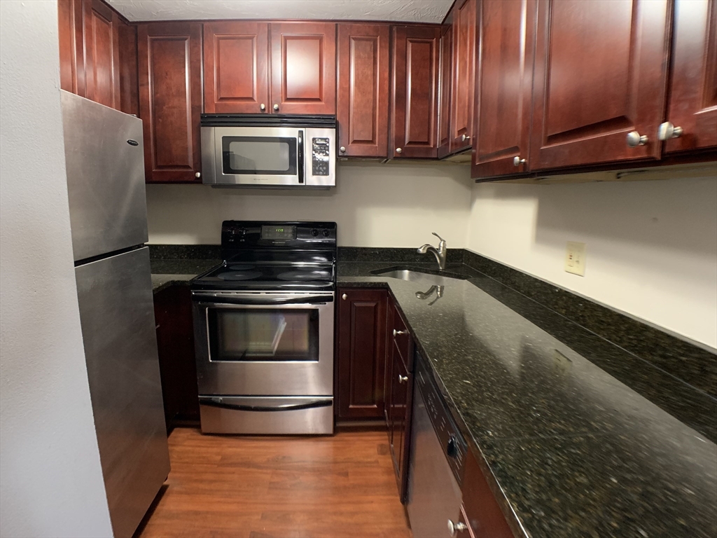 230 Willard St, Quincy, Massachusetts, 2 Bedrooms Bedrooms, 4 Rooms Rooms,2 BathroomsBathrooms,Residential Lease,For Rent,Willard St,73515150