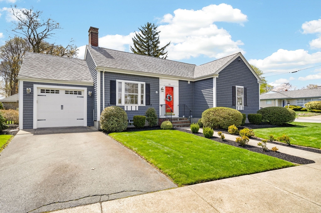 303 Brownell Avenue, New Bedford, Massachusetts, 2 Bedrooms Bedrooms, 4 Rooms Rooms,2 BathroomsBathrooms,Residential,For Sale,Brownell Avenue,73514842