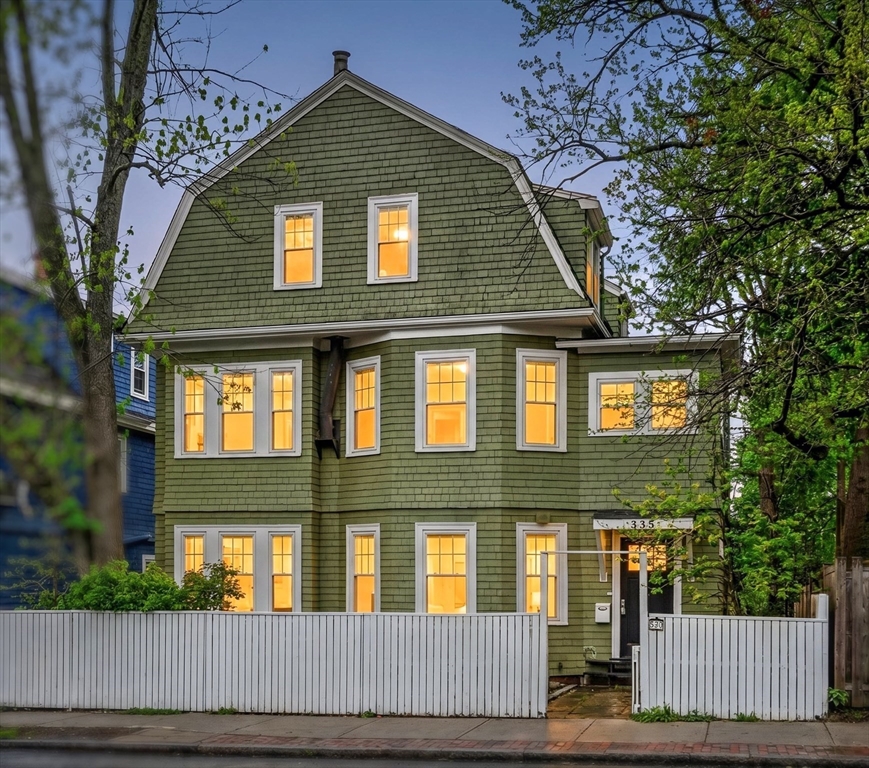 335 Huron Ave, Cambridge, Massachusetts, 5 Bedrooms Bedrooms, 12 Rooms Rooms,3 BathroomsBathrooms,Residential,For Sale,Huron Ave,73515159