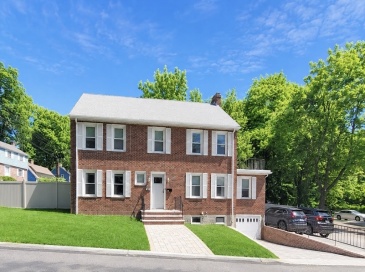 82 Arlmont, Arlington, Massachusetts, 4 Bedrooms Bedrooms, 7 Rooms Rooms,3 BathroomsBathrooms,Residential Lease,For Rent,Arlmont,73515268